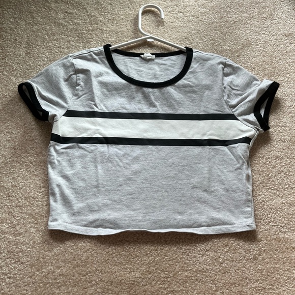 Grey crop top with white and black stripe: - Picture 5 of 7